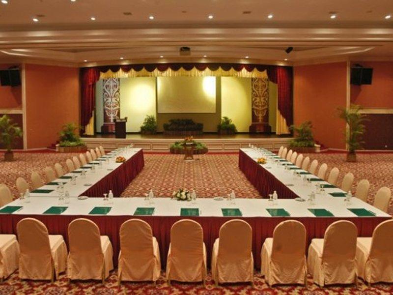 Damai Puri Resort & Spa Кучинг Экстерьер фото The Royal Thai Conference Centre