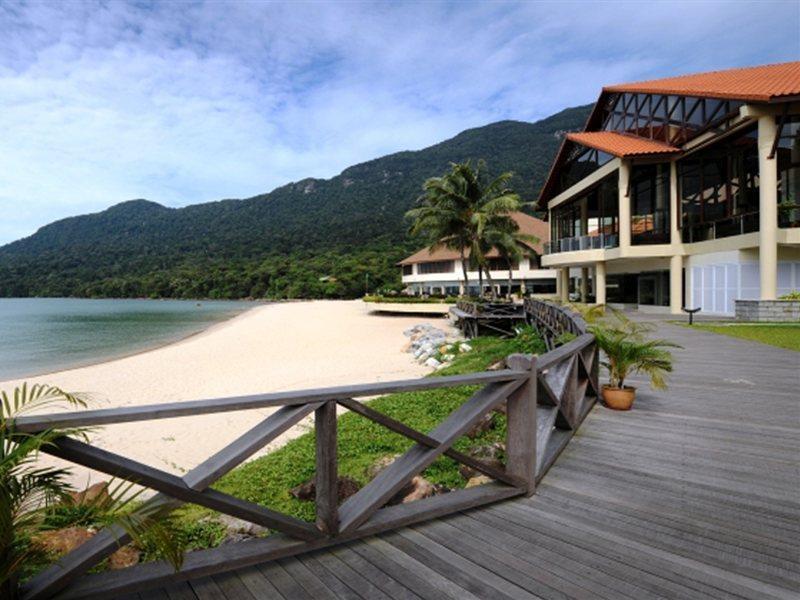 Damai Puri Resort & Spa Кучинг Экстерьер фото The beach at the Pangkor Laut Resort