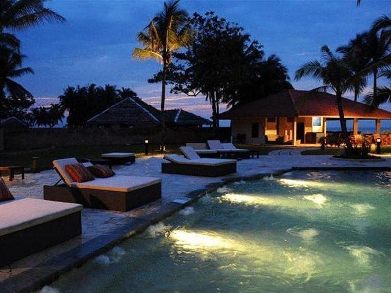 Damai Puri Resort & Spa Кучинг Экстерьер фото The swimming pool at the resort
