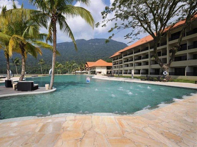 Damai Puri Resort & Spa Кучинг Экстерьер фото The swimming pool at the resort