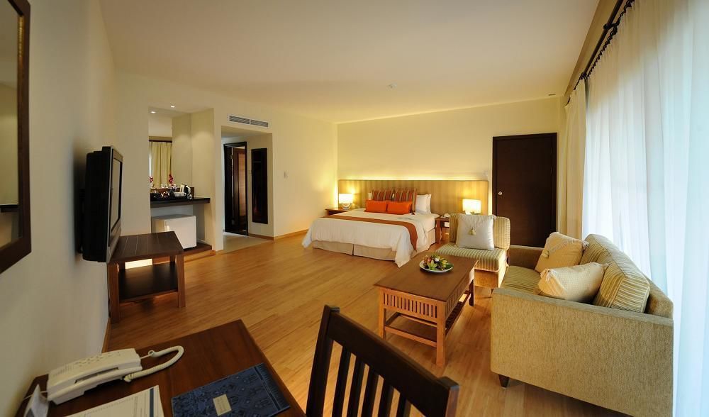Damai Puri Resort & Spa Кучинг Экстерьер фото A suite at the Park Royal Beach Resort