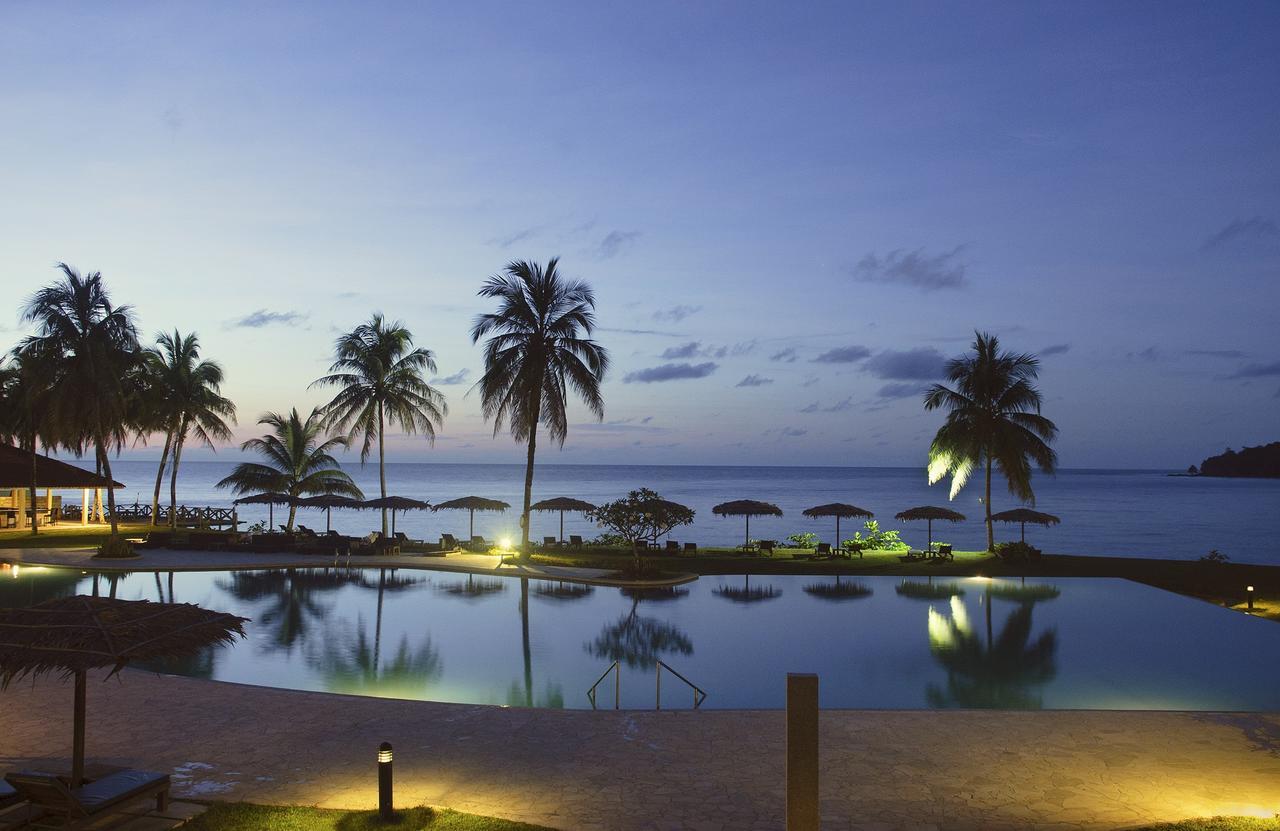 Damai Puri Resort & Spa Кучинг Экстерьер фото Sunset at the beach