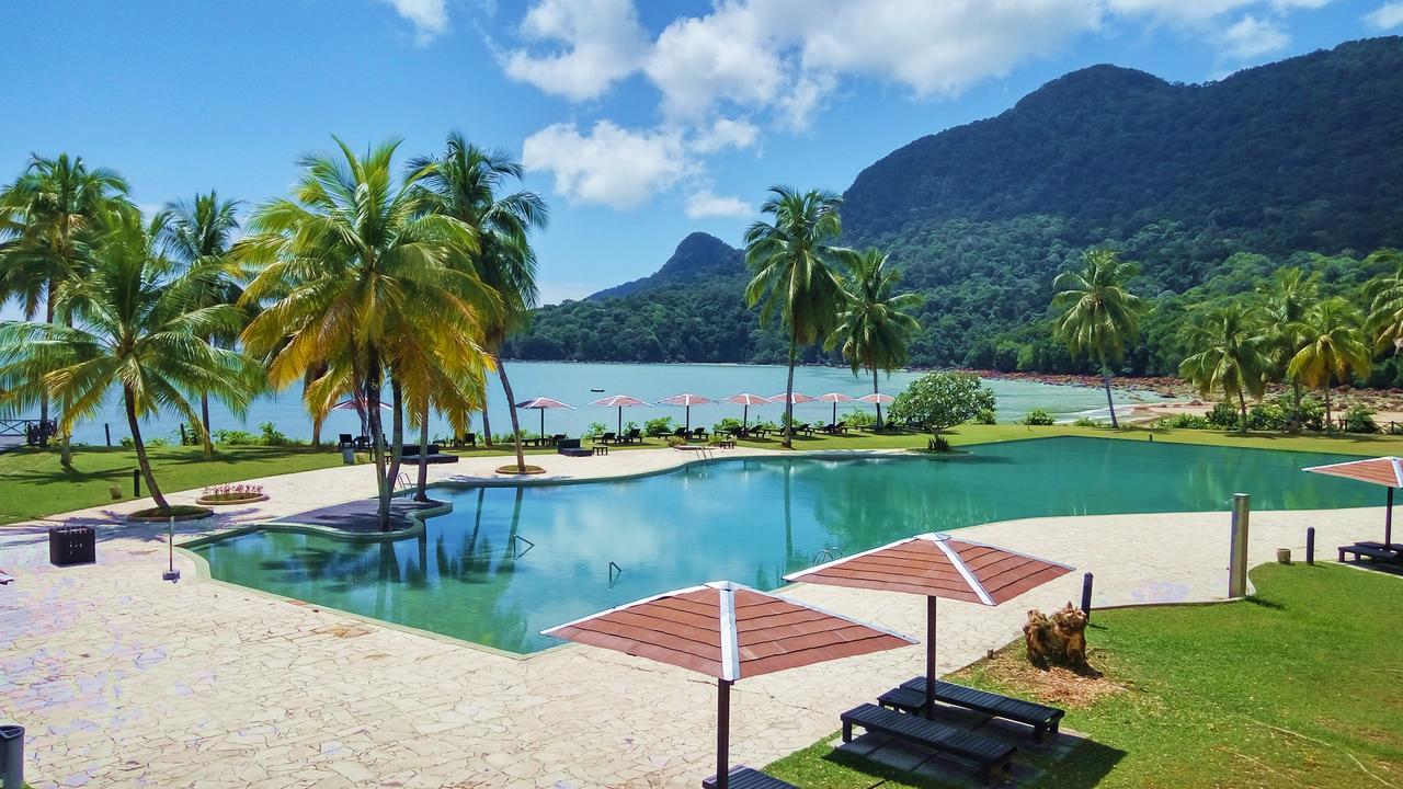 Damai Puri Resort & Spa Кучинг Экстерьер фото The swimming pool at the resort