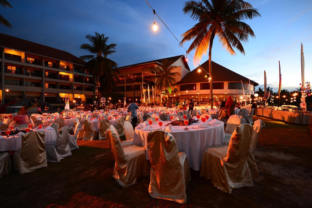 Damai Puri Resort & Spa Кучинг Экстерьер фото A wedding reception at the Royal Island Resort and Spa