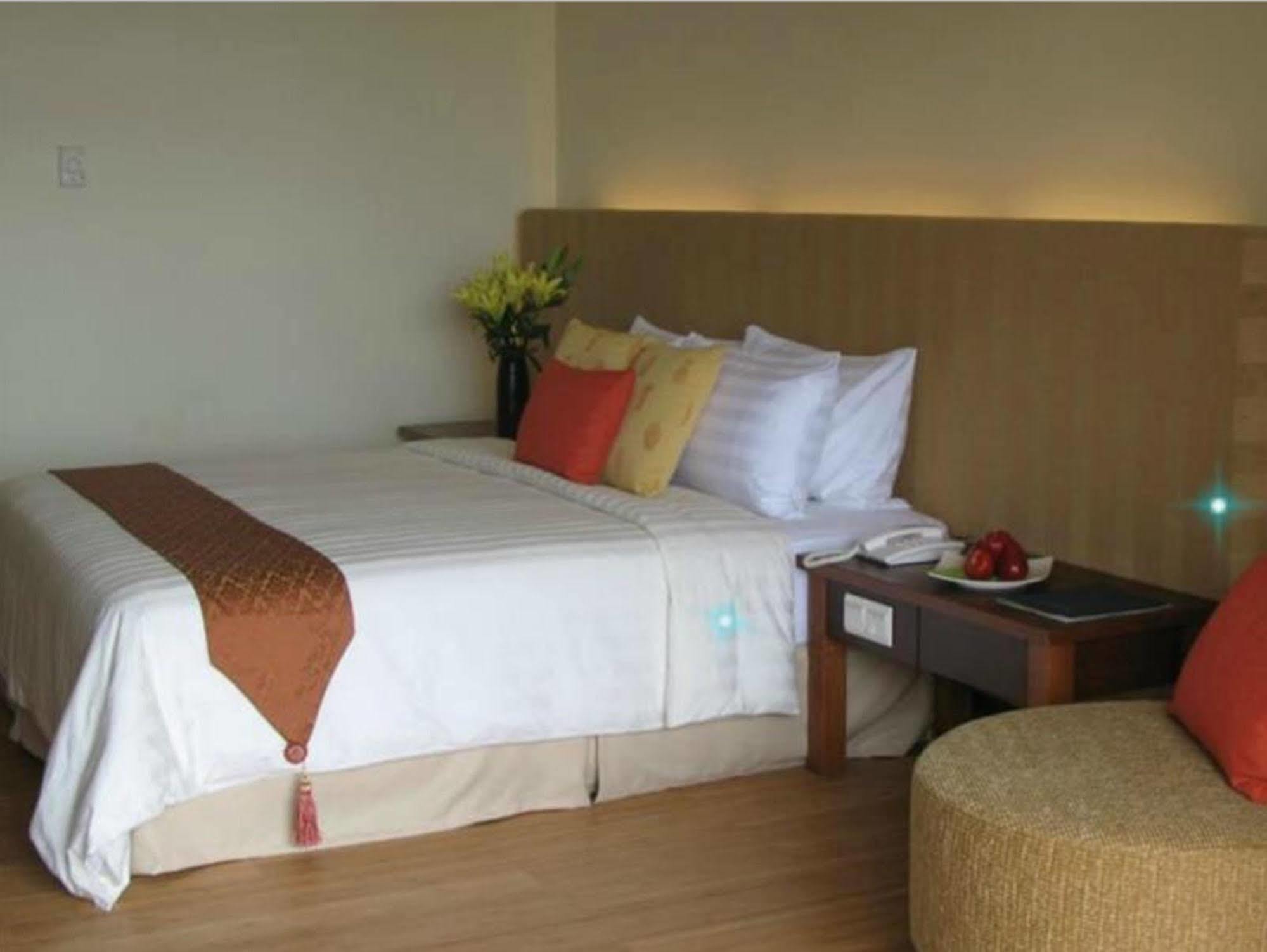 Damai Puri Resort & Spa Кучинг Экстерьер фото A bedroom at the hotel